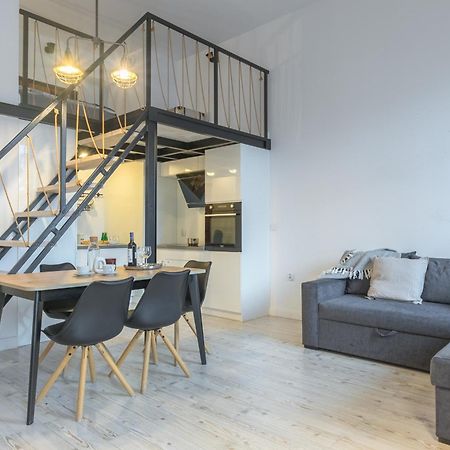 Apartament Z Antresola Nowa Papiernia Vratislav Exteriér fotografie